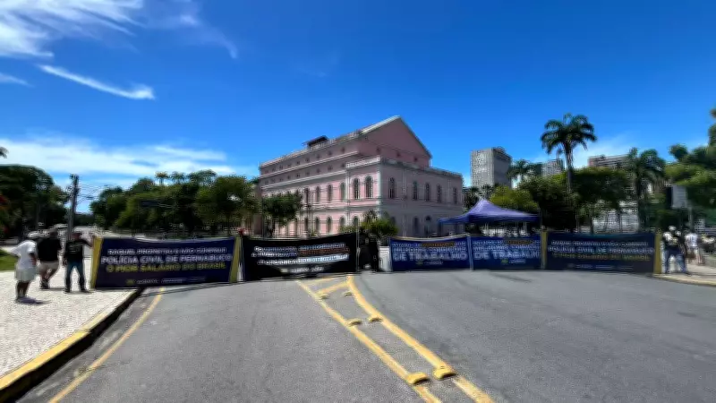Paralisação de policiais civis interdita Ponte Princesa Isabel no centro do Recife