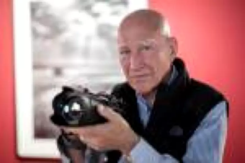 Paris inaugura grande exposição gratuita em homenagem a Sebastião Salgado