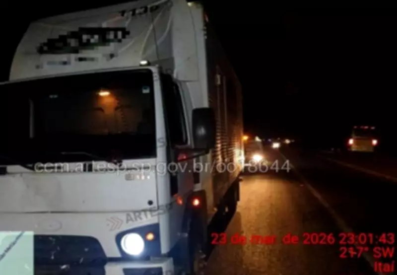 Pedestre morre atropelado por caminhão na SP-255 em Itaí durante a noite de segunda-feira