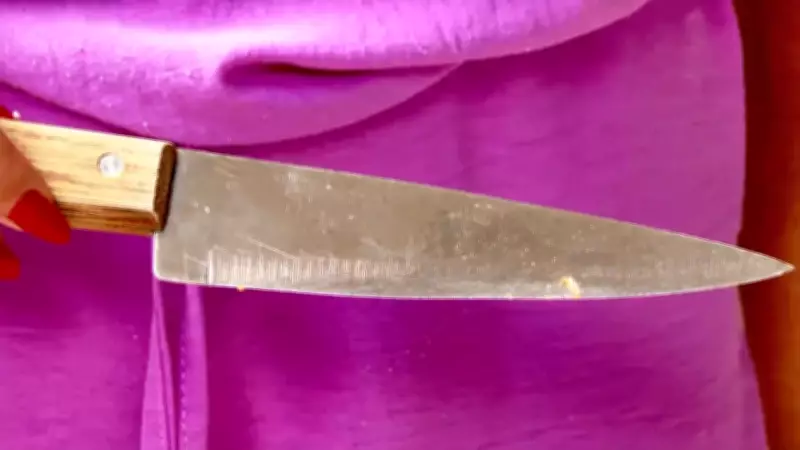 Pedreiro é preso após ameaçar esposa com faca em Vila Velha; filhos se esconderam com medo