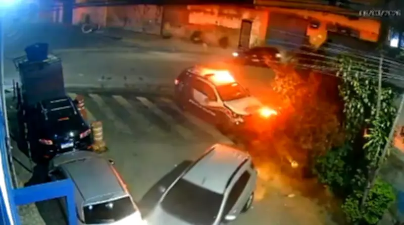 Perseguição policial de 5 km a ladrões de farmácia termina em colisão múltipla na Zona Norte de SP