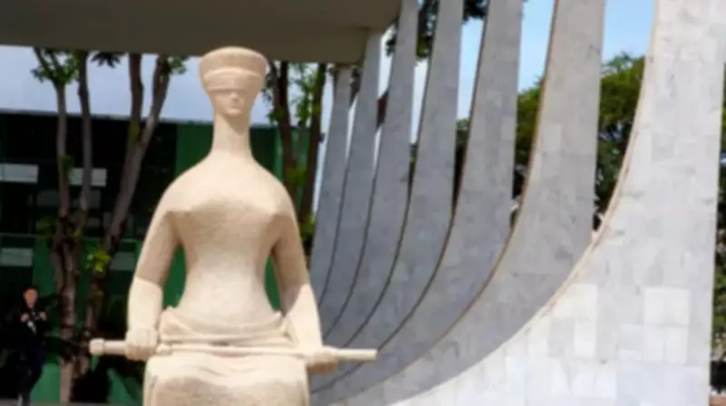 Pesquisa revela que 49% dos brasileiros não confiam no STF; escândalo do Banco Master influencia eleitores