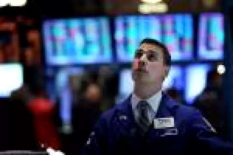 Petróleo acima de US$ 100 derruba bolsas globais após cortes de produção e tensão no Oriente Médio