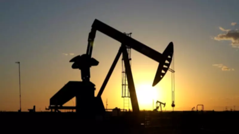 Petróleo acumula alta de 40% desde início do conflito e supera US$ 100