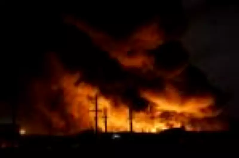 Petróleo dispara 6,5% após ataques iranianos a refinarias no Oriente Médio