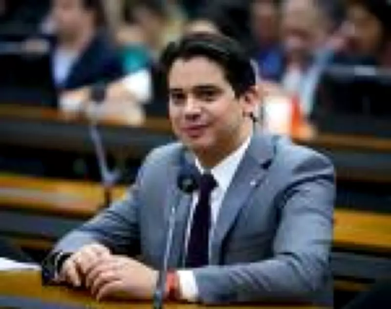 PF encontra mensagem de Junior Mano sobre 'compromisso' com ministro Camilo Santana no Ceará