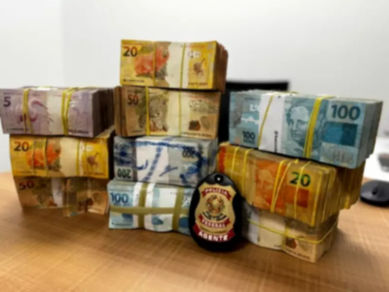 PF prende dois suspeitos e apreende R$ 500 mil em Aracaju por desvio de verbas