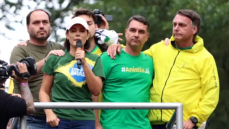 PL gasta R$ 120 mil mensais com salários do clã Bolsonaro usando fundo partidário