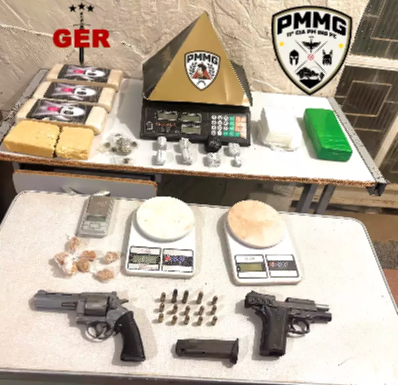 PM apreende drogas, armas e prende dois homens após perseguição em Montes Claros