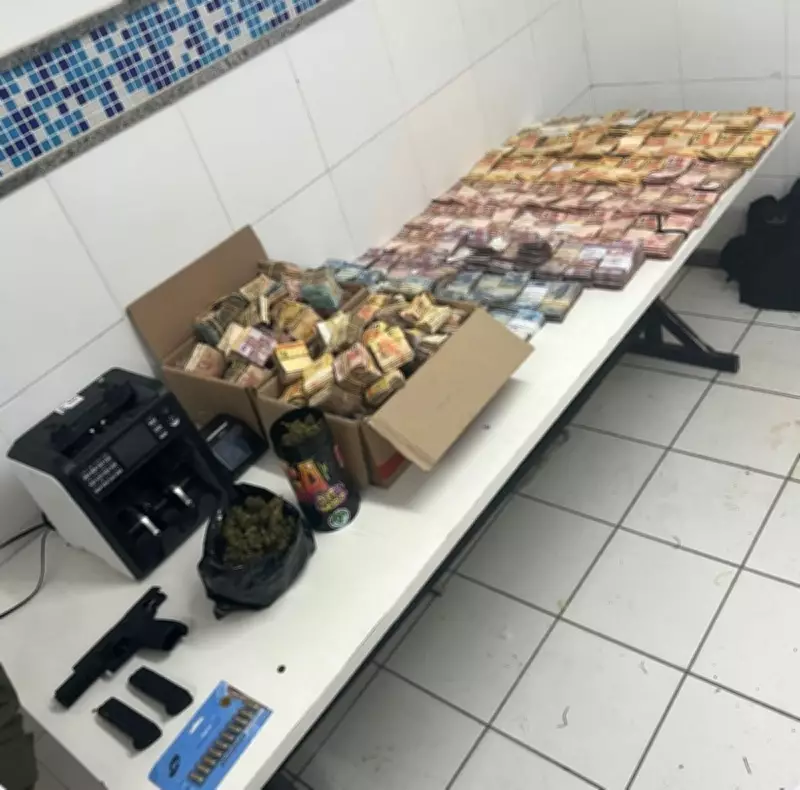 Polícia apreende mais de R$ 300 mil em caminhão de mudança em Jaboatão dos Guararapes