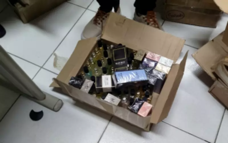 Polícia apreende quase 900 perfumes falsificados em loja de Feira de Santana
