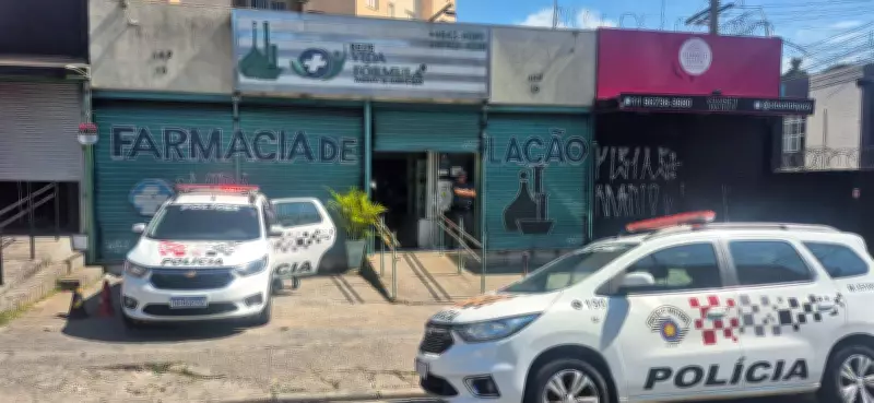 Polícia descobre cômodo falso com medicamentos vencidos em farmácia de Itaquaquecetuba