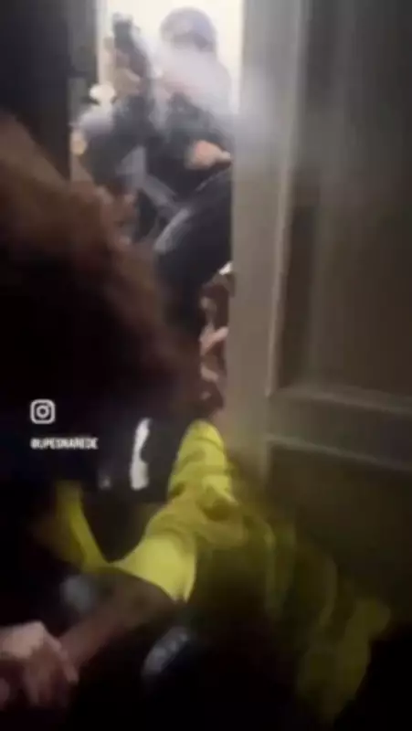 Polícia Militar retira estudantes que ocupavam prédio da Educação em SP após protesto