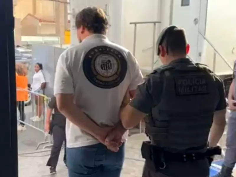 Polícia prende três foragidos na Vila Belmiro usando reconhecimento facial em jogo