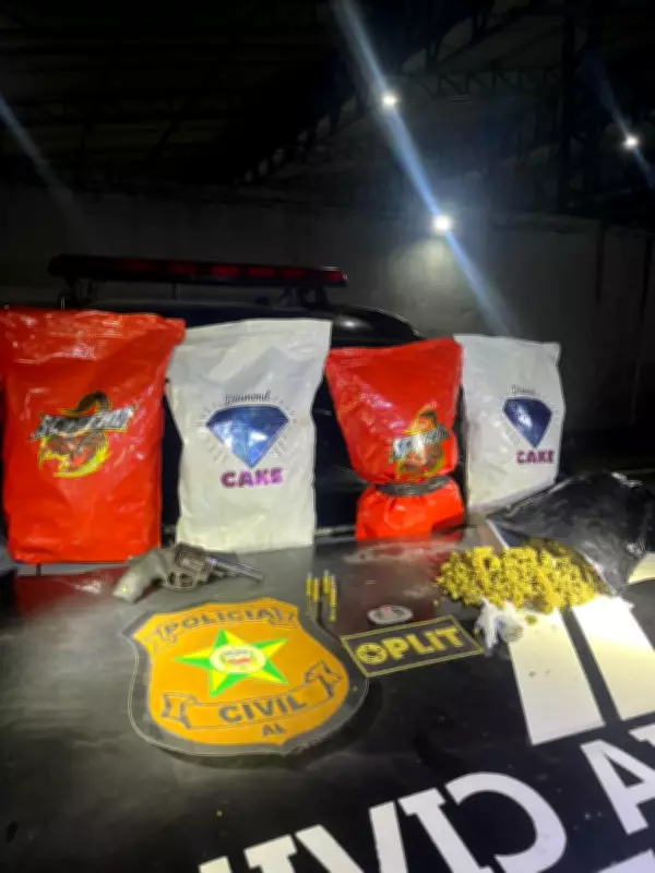 Policiais apreendem 3kg de maconha e arma em operação contra tráfico no Jacintinho, Maceió