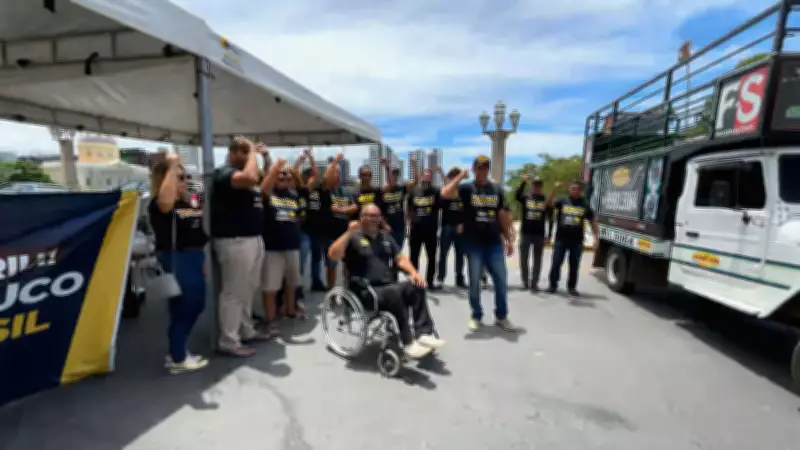 Policiais civis acampam em ponte no Recife em protesto por melhores condições de trabalho