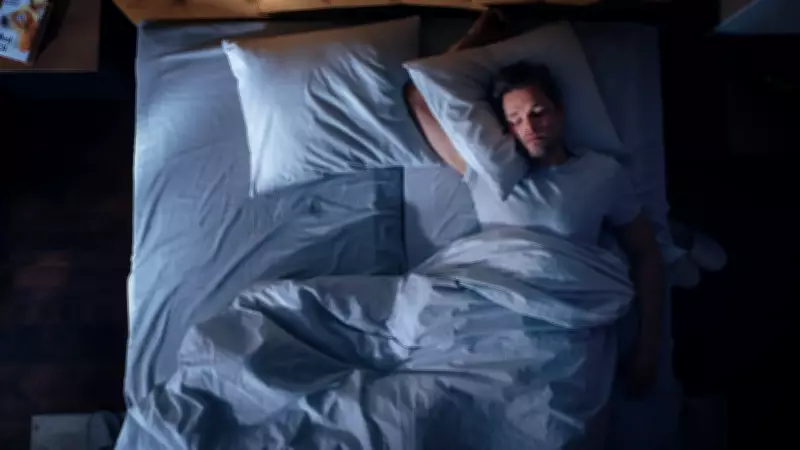 Posição do sono pode encurtar a vida? Descubra como dormir corretamente