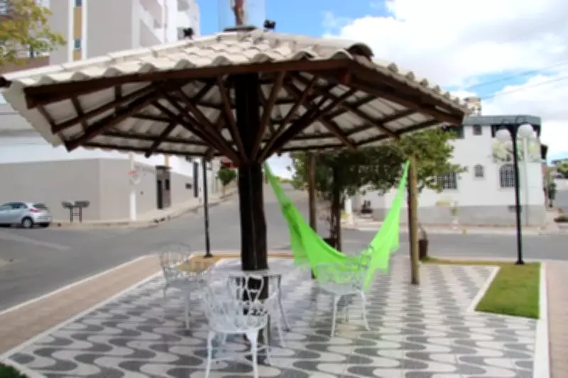 Praça em Divinópolis recebe nome de Júlio Maria Pinto, que cuidou do espaço por oito anos