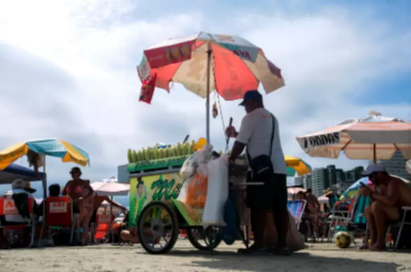 Praia Grande concede 579 autorizações para ambulantes atuarem em praias e vias públicas
