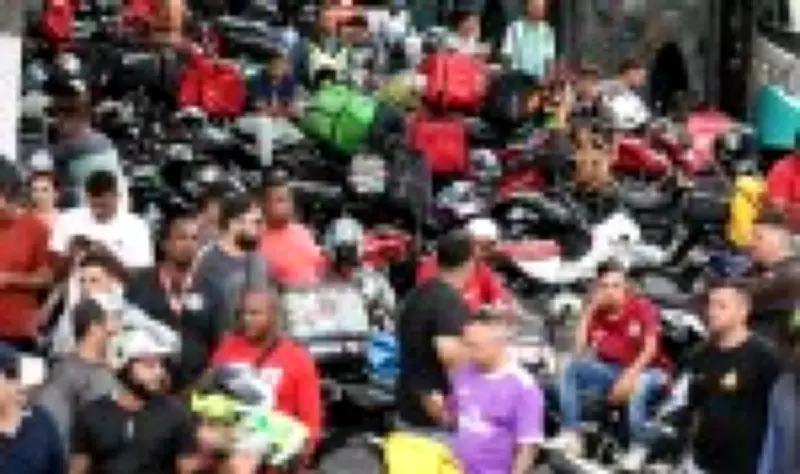 Precarização do trabalho no Brasil: informalidade atinge 57,3% e saúde mental é afetada