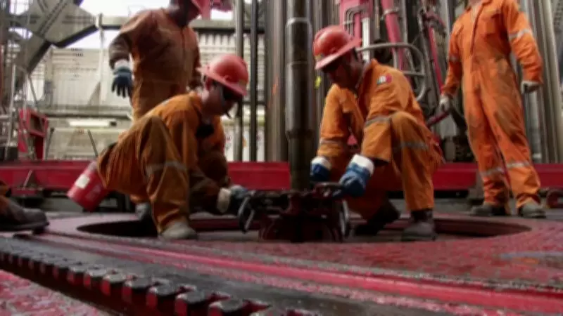 Preço do petróleo dispara e registra queda em poucas horas após sinalização de Trump