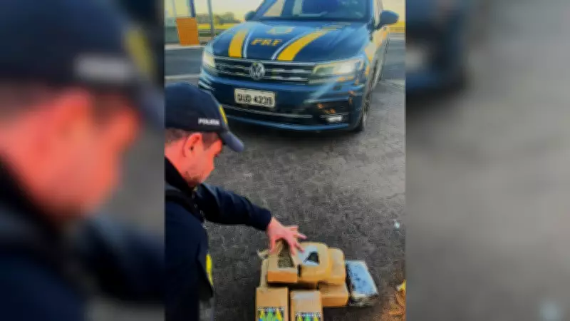 PRF apreende 10 barras de skank e dry na BR-365 em Uberlândia; dois suspeitos presos