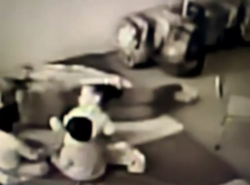 Professora é flagrada puxando cabelo de aluna de 4 anos em escola de Sorocaba