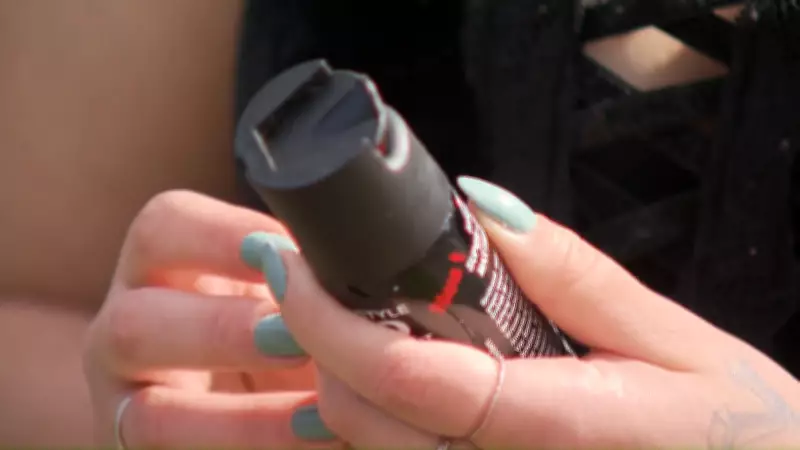 Projeto de lei em SC prevê spray de pimenta gratuito para mulheres com medida protetiva