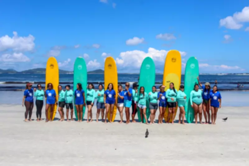Projeto social usa mar para empoderamento feminino em Cabo Frio