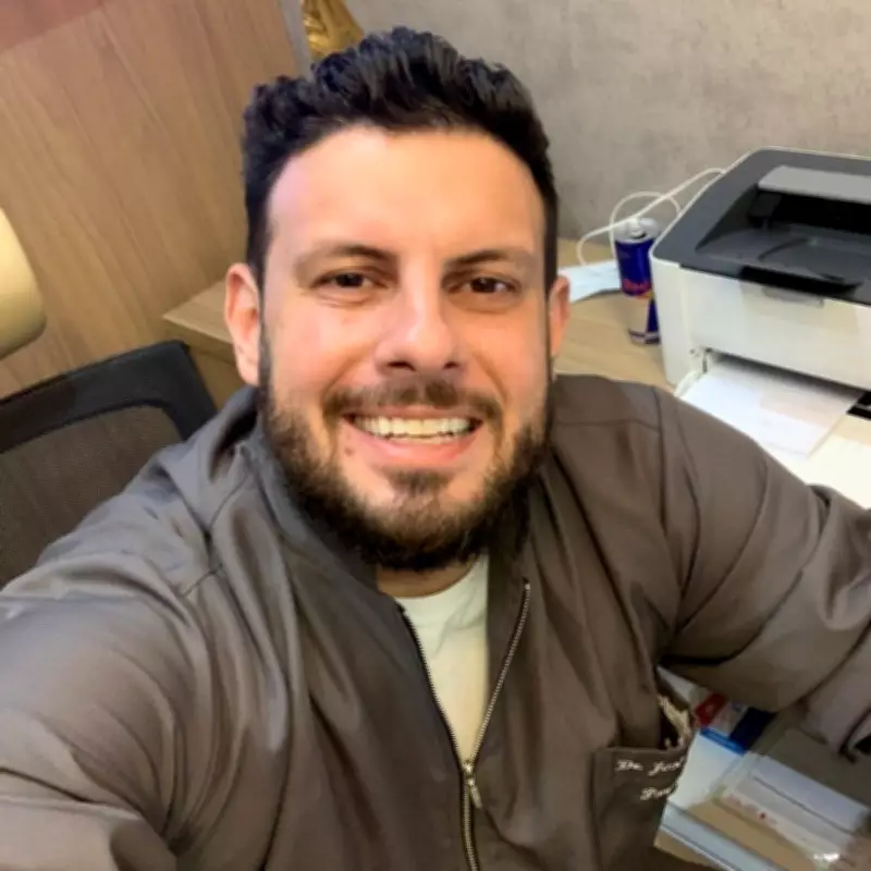 Psiquiatra de Divinópolis é solto com tornozeleira após agredir esposa por dois dias