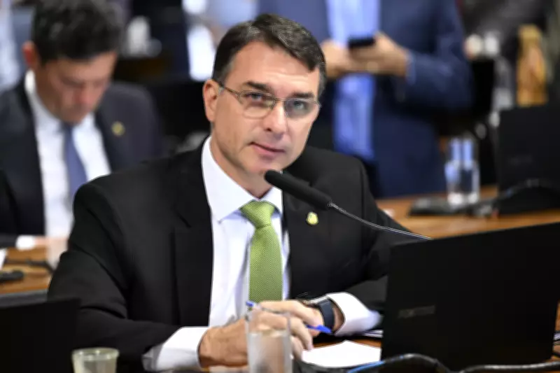 Publicação falsa atribui declaração sobre fim do salário mínimo a Flávio Bolsonaro