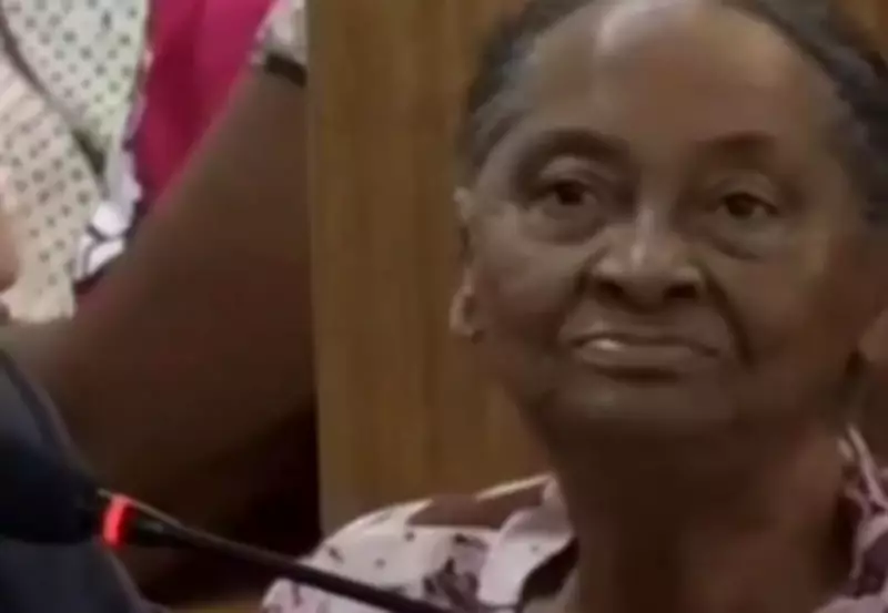 Reação pura de idosa ao se ver na TV viraliza durante sessão na Câmara de Pium, TO