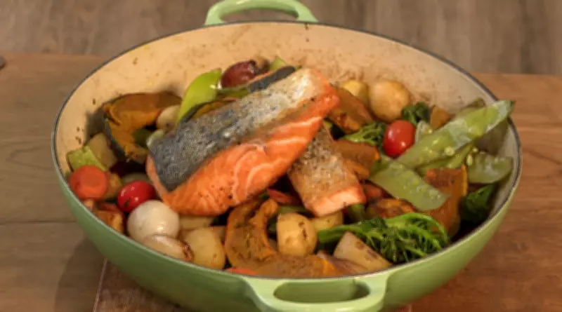 Receita de Salmão Grelhado com Legumes Salteados: Prática e Saborosa