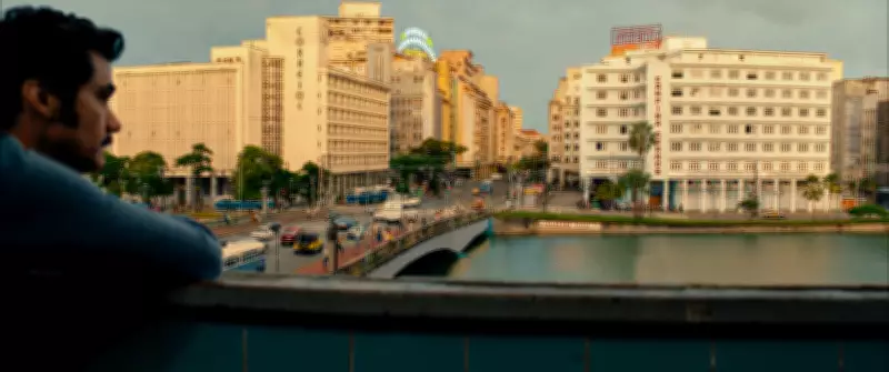 Recife se torna personagem em 'O Agente Secreto', filme que celebra cinema pernambucano