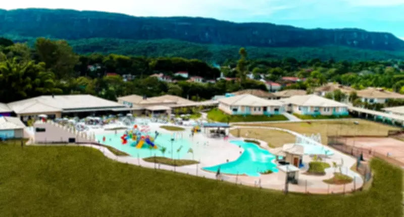 Resort de luxo em Tiradentes é condenado por acidente em toboágua que feriu mãe e filho