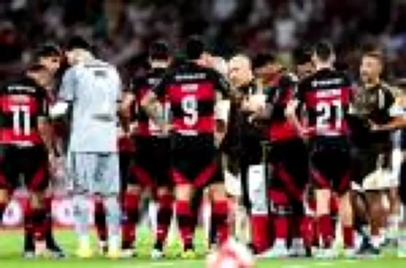 Romance de jogador do Flamengo com ex de atleta do Fluminense acende rivalidade