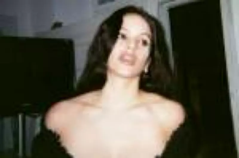 Rosalía interrompe show na Itália após sofrer grave intoxicação alimentar