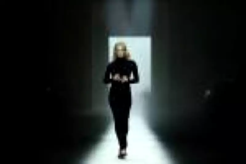 Semana de Moda de Milão 2026: Preto, Proteção e Posicionamentos em Tempos Sombrios