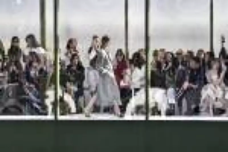 Semana de Moda de Paris mantém programação apesar de tensões geopolíticas no Oriente Médio