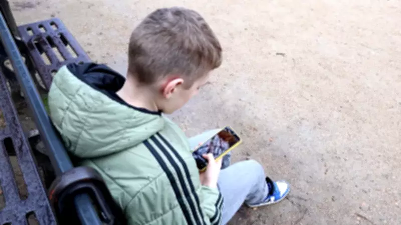 Senado francês aprova proibição de redes sociais para menores de 15 anos