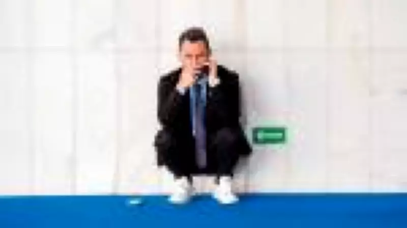 Senador Cleitinho lidera pesquisas em Minas, mas indecisão sobre candidatura gera incerteza política