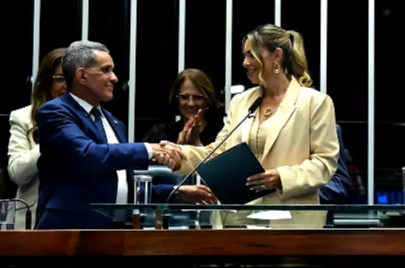 Senador Mecias de Jesus deixa cargo e Roberta Acioly assume vaga no Senado Federal
