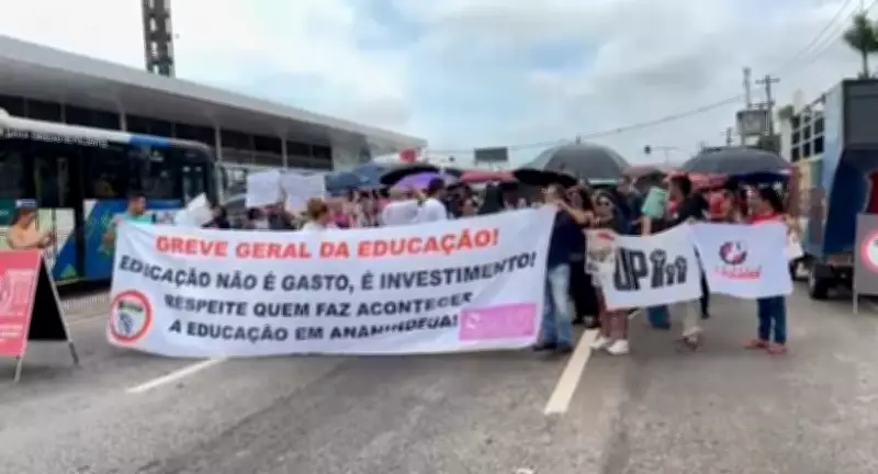 Servidores da educação de Ananindeua interditaram BR-316 em protesto por melhorias