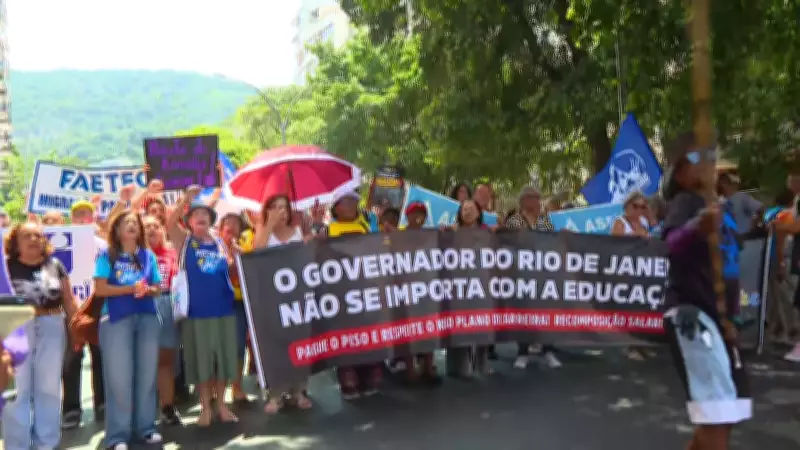 Servidores estaduais protestam no Rio por recomposição salarial atrasada