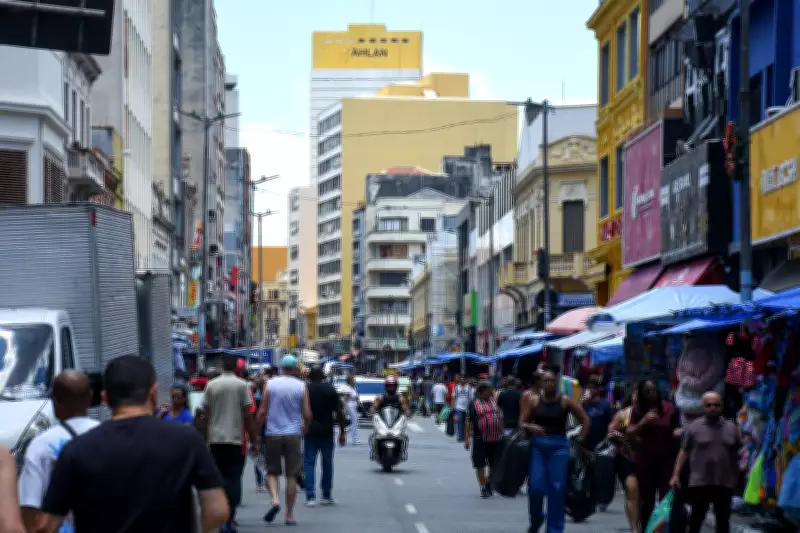 Sistema Tô Legal bloqueia ambulantes em polos comerciais de SP, aponta estudo
