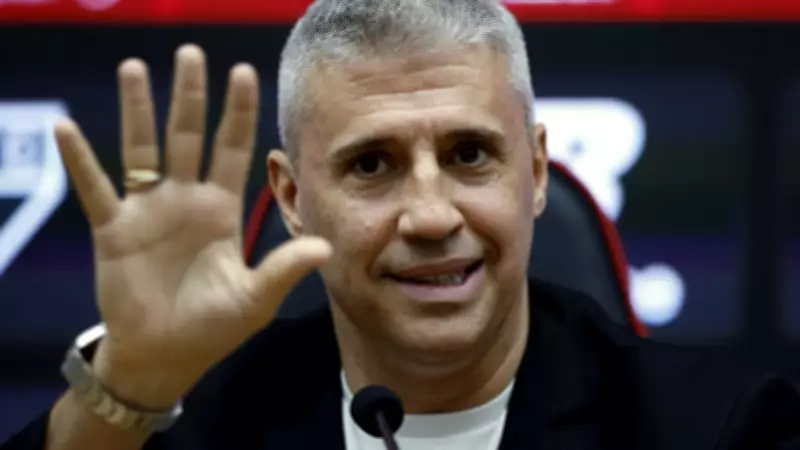 São Paulo demite técnico Hernán Crespo após divergências no planejamento da temporada