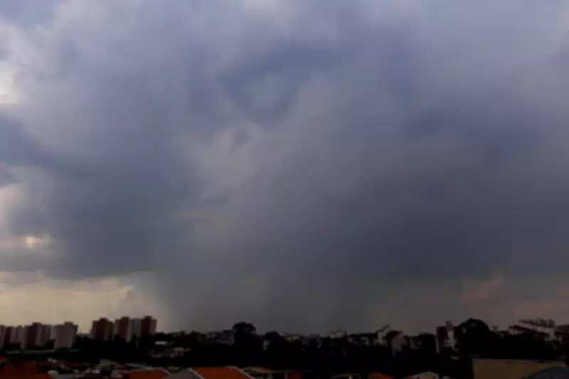 São Paulo em estado de atenção: chuvas fortes causam alagamentos na capital