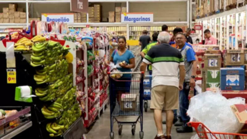 São Paulo lidera ranking de custo alimentar: salário mínimo comprometido com cesta básica