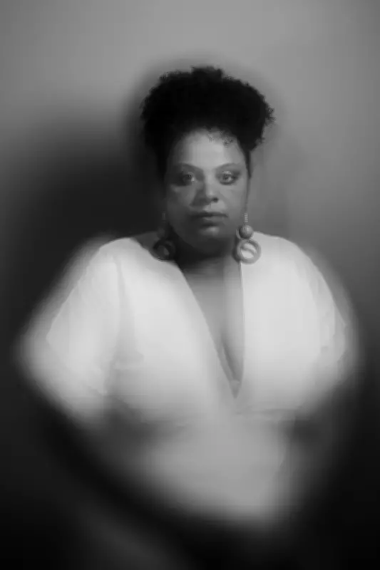 Soberana Ziza inaugura exposição sobre origens do samba paulista em São Paulo