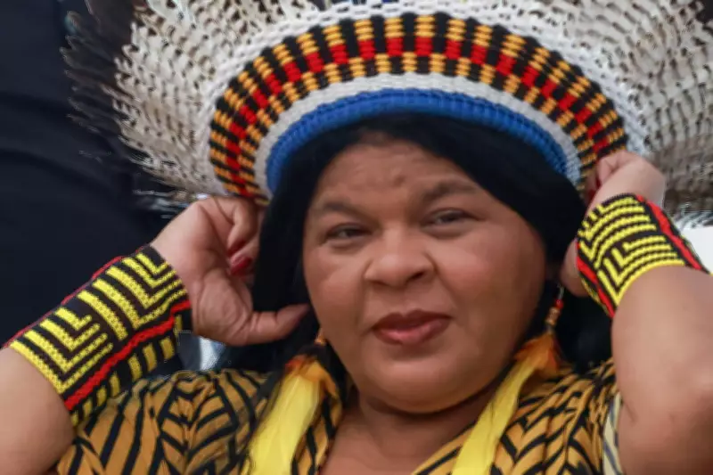 Sonia Guajajara segue internada com quadro estável após infecção, enquanto prepara saída do ministério